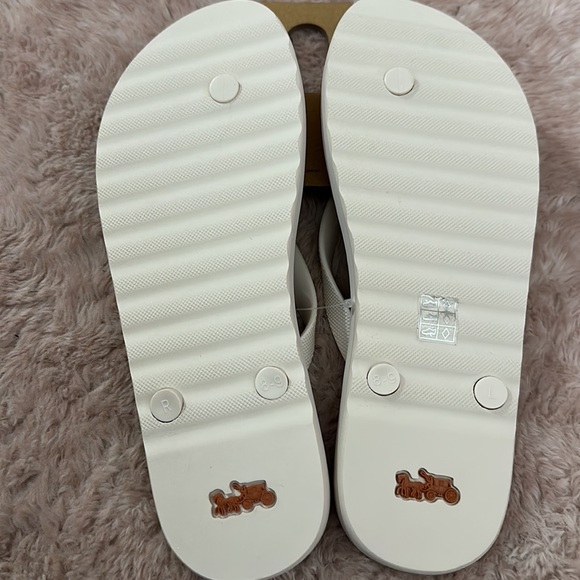 Coach Flip Flop In Rainbow Signature - Picture 5 of 9